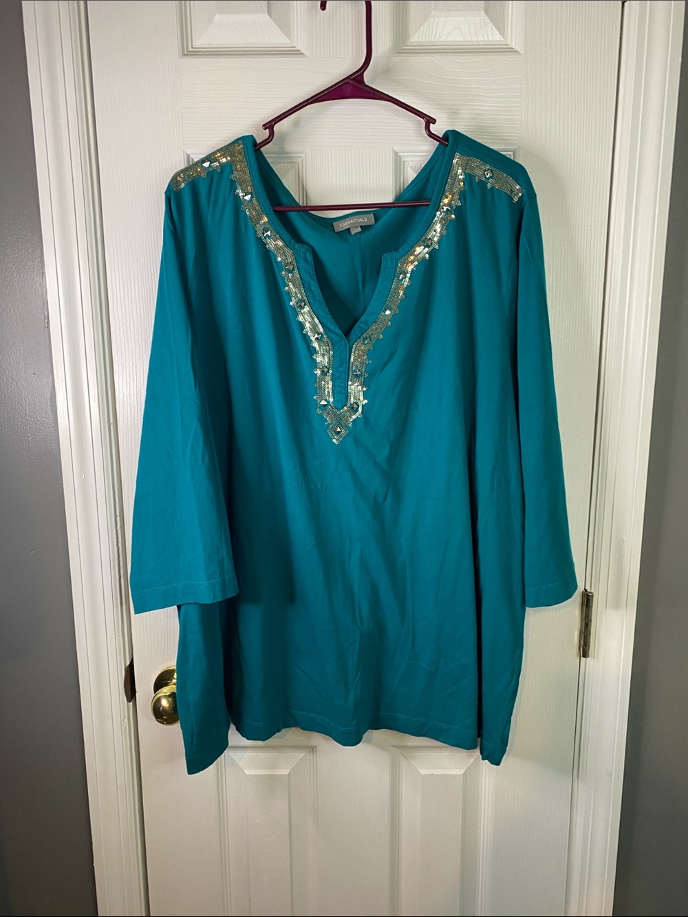 Essentials Teal V-Neck Women's Top With Silver Front Neck Size3X.